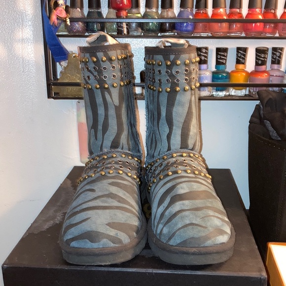 LIMITED EDITION AND RARE JIMMY CHOO UGGS - Picture 2 of 8